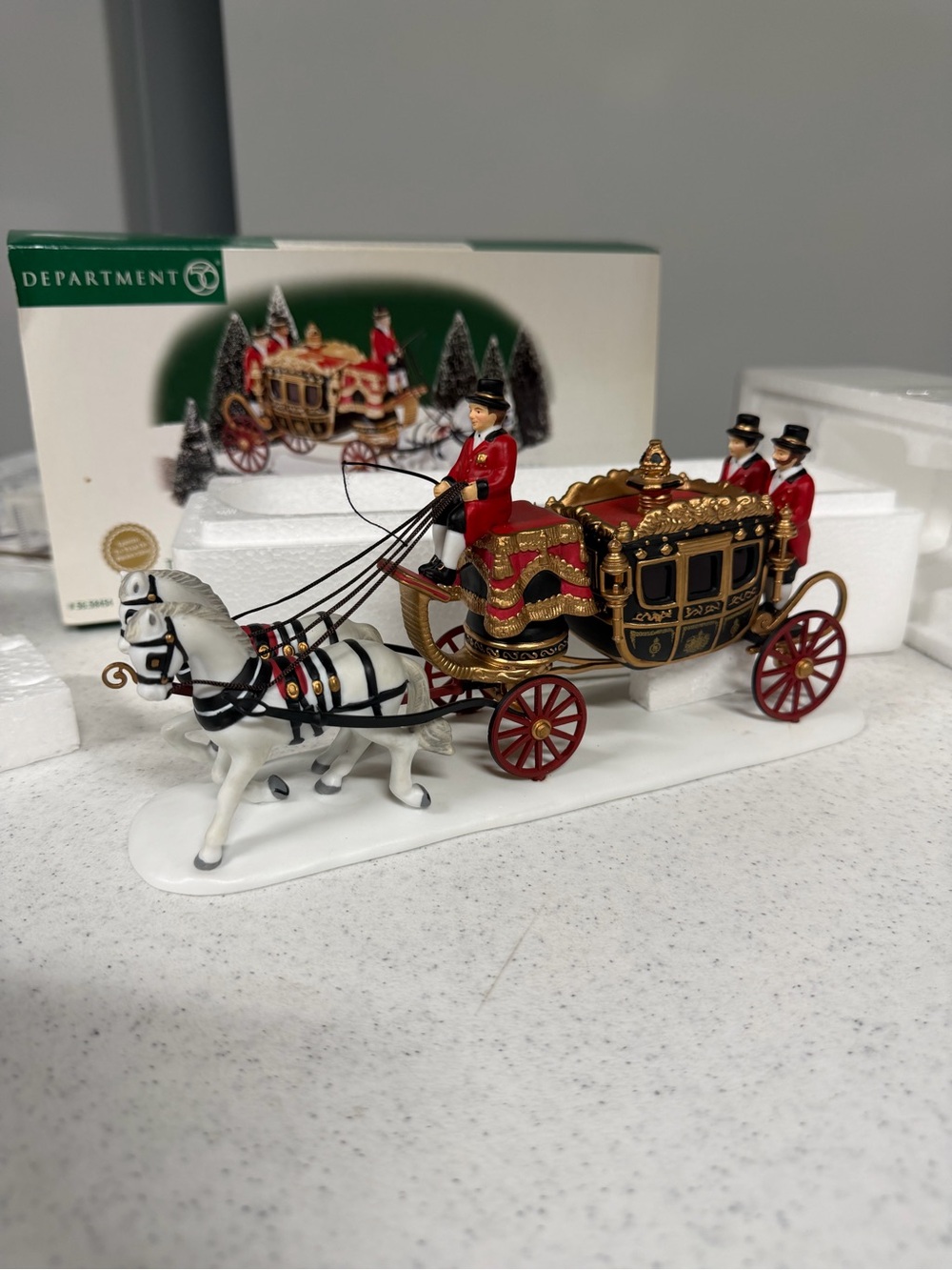 Department 56 Dickens Village Series The Queen’s Parliamentary Coach 58454